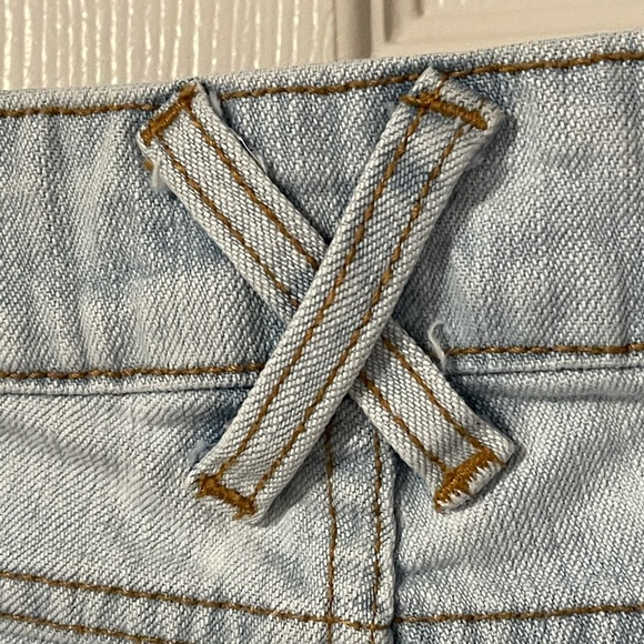 Leo Capri Jeans.  Size 11 - Picture 2 of 15